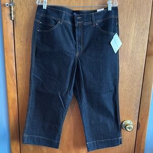 NWT Bandolino Blue Relaxed cropped Jeans Classic Style